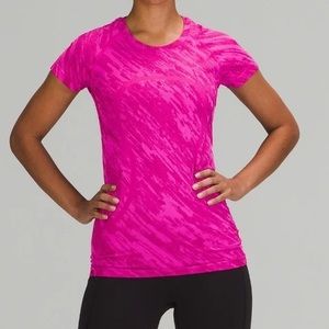 Lululemon Swiftly Tech Short Sleeve 2.0 Size 6 (never worn)